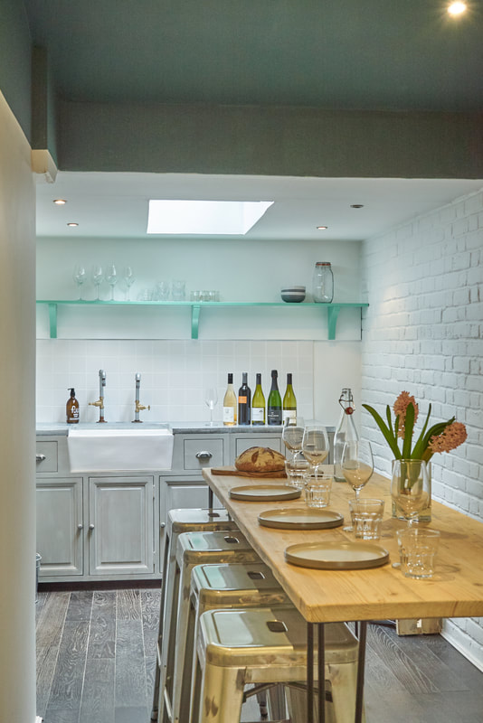 Country styled kitchen in Crouch End by theopenplan.com interior design